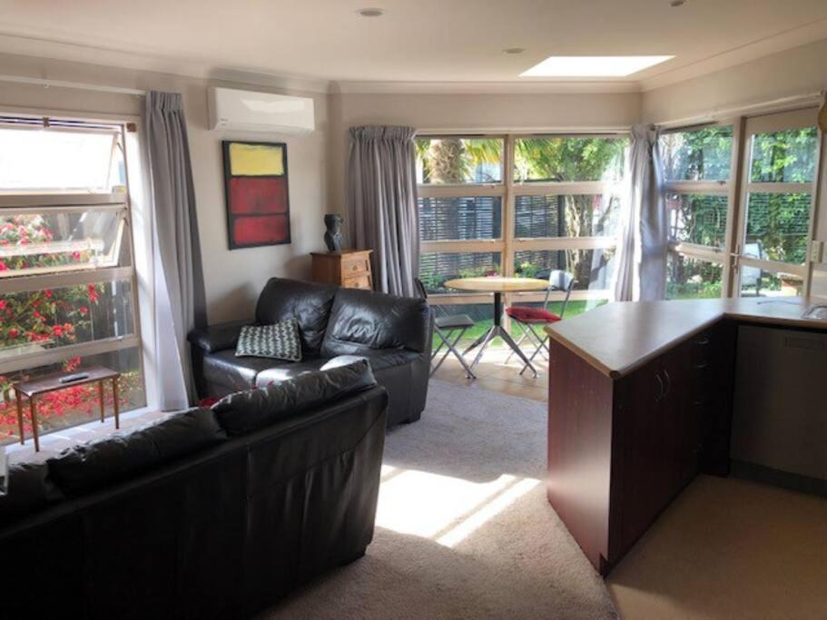 Sunny, Quiet, 2-Bedroom Unit In Fabulous Location! ケンブリッジ エクステリア 写真