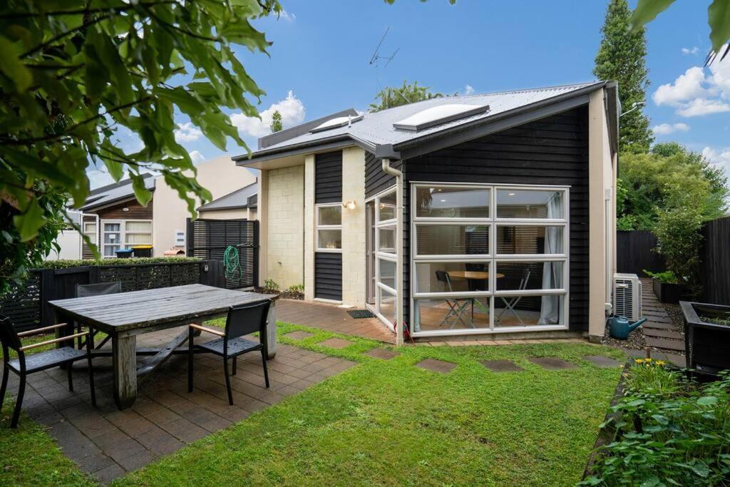 Sunny, Quiet, 2-Bedroom Unit In Fabulous Location! ケンブリッジ エクステリア 写真