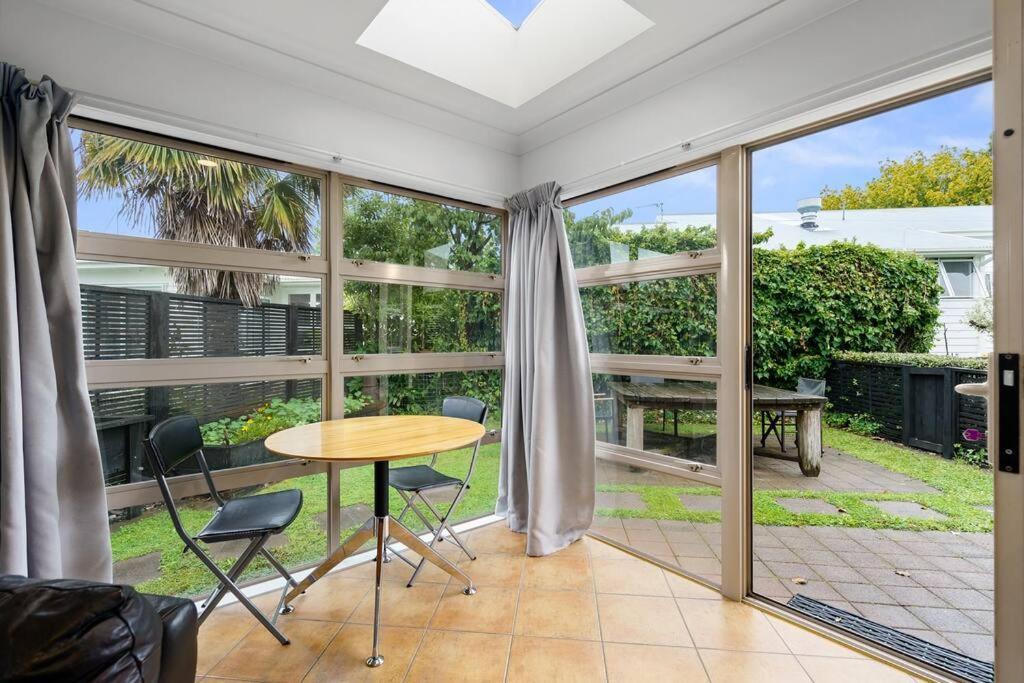 Sunny, Quiet, 2-Bedroom Unit In Fabulous Location! ケンブリッジ エクステリア 写真